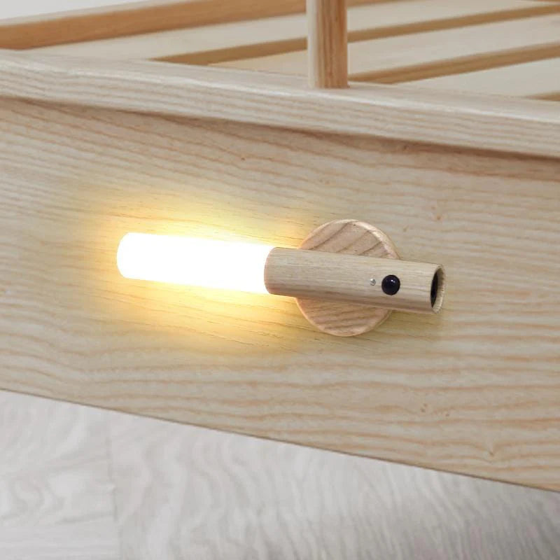 Ljusgård | Magnetisk Vägglampa i Trä