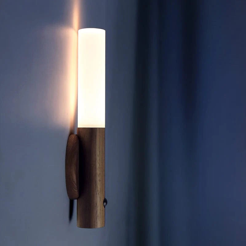 Ljusgård | Magnetisk Vägglampa i Trä