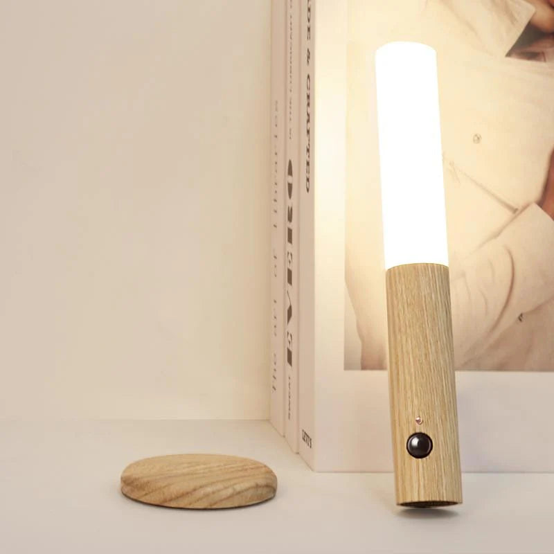 Ljusgård | Magnetisk Vägglampa i Trä