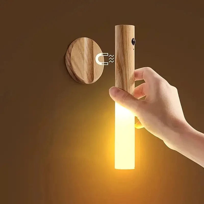 Ljusgård | Magnetisk Vägglampa i Trä